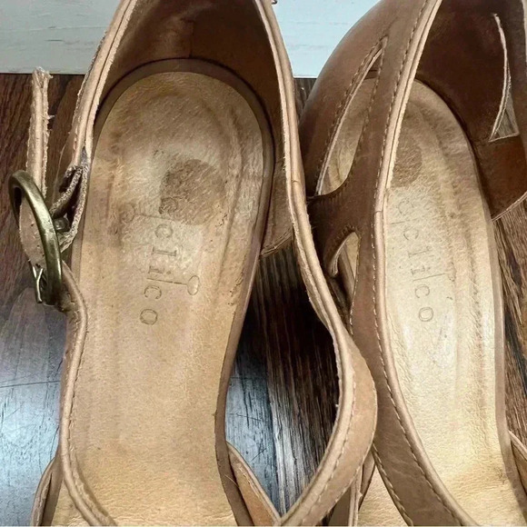COCLICO Posey Tan Suede T-Strap Peep Toe Heels Shoes Size 37.5 Spain US 7-7.5 - Picture 10 of 16